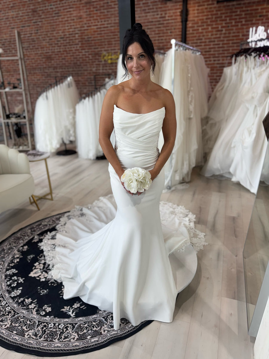 Dian bei Carbonneau Bridal and Formalwear, geteilt auf Instagram