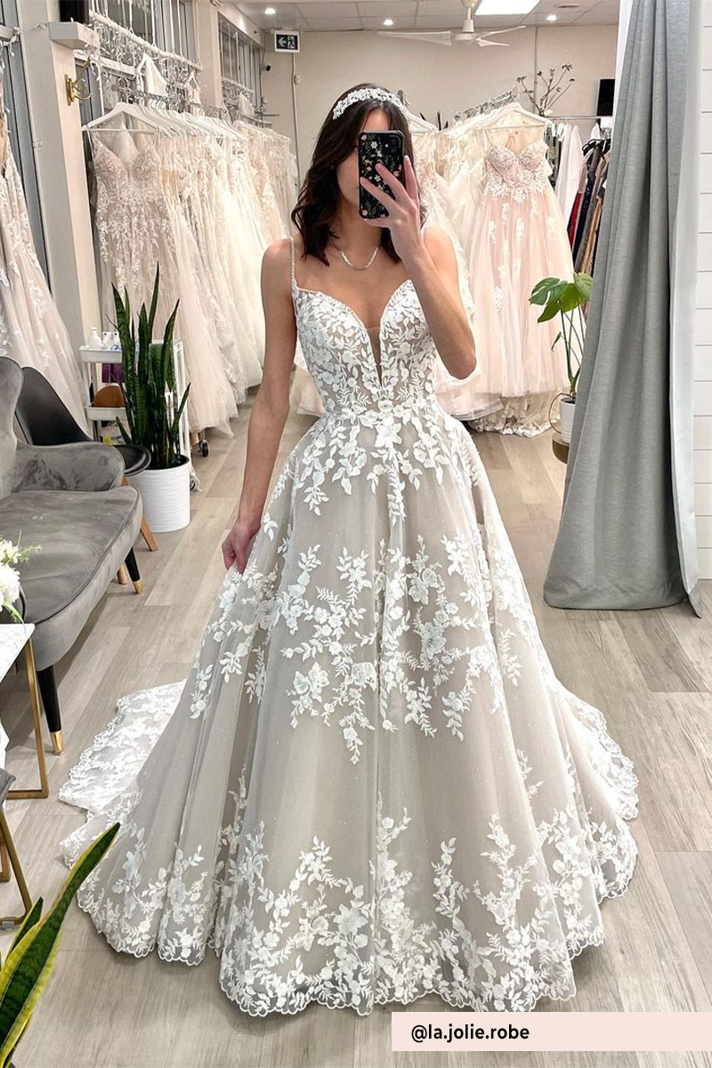 Petra da Boutique La Jolie Robe, condiviso su Instagram