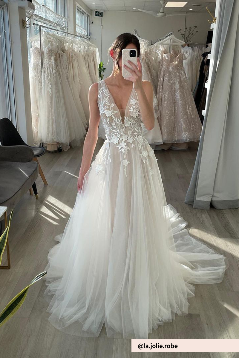 Carrie da Boutique La Jolie Robe, condiviso su Instagram