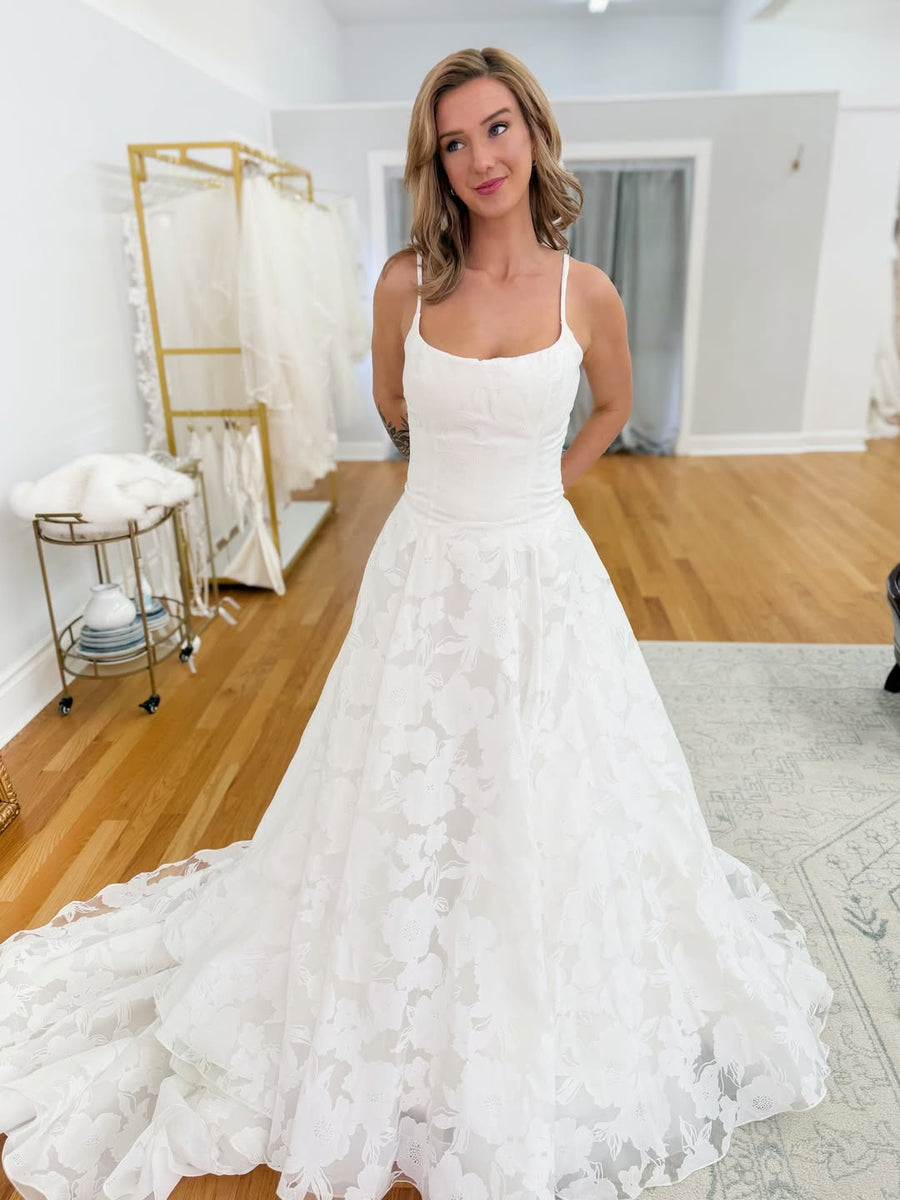 Chicago da Meadowbrooke Bridal, condiviso su Instagram