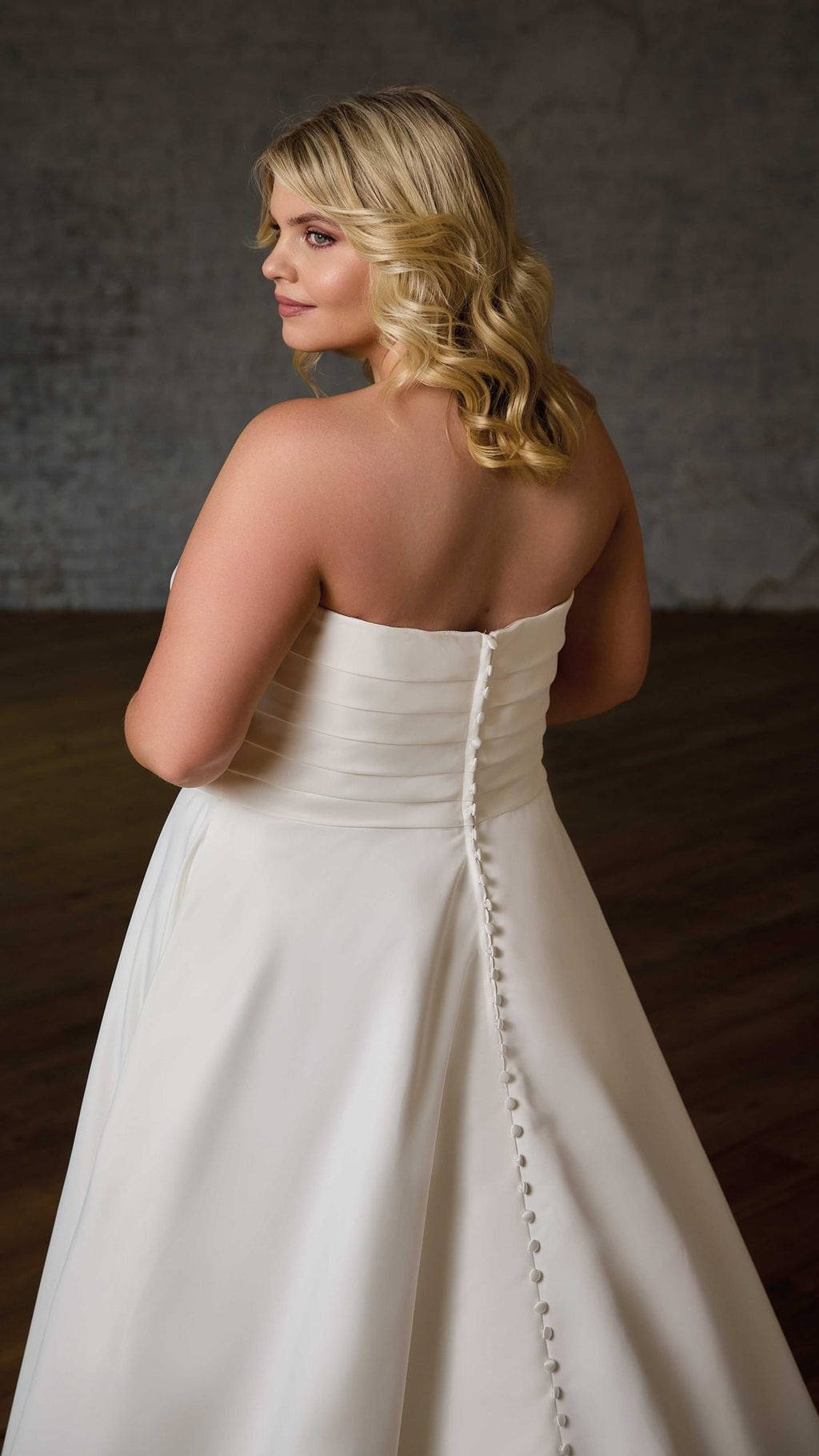 Suzy (UR729) — Eddy K Curvy