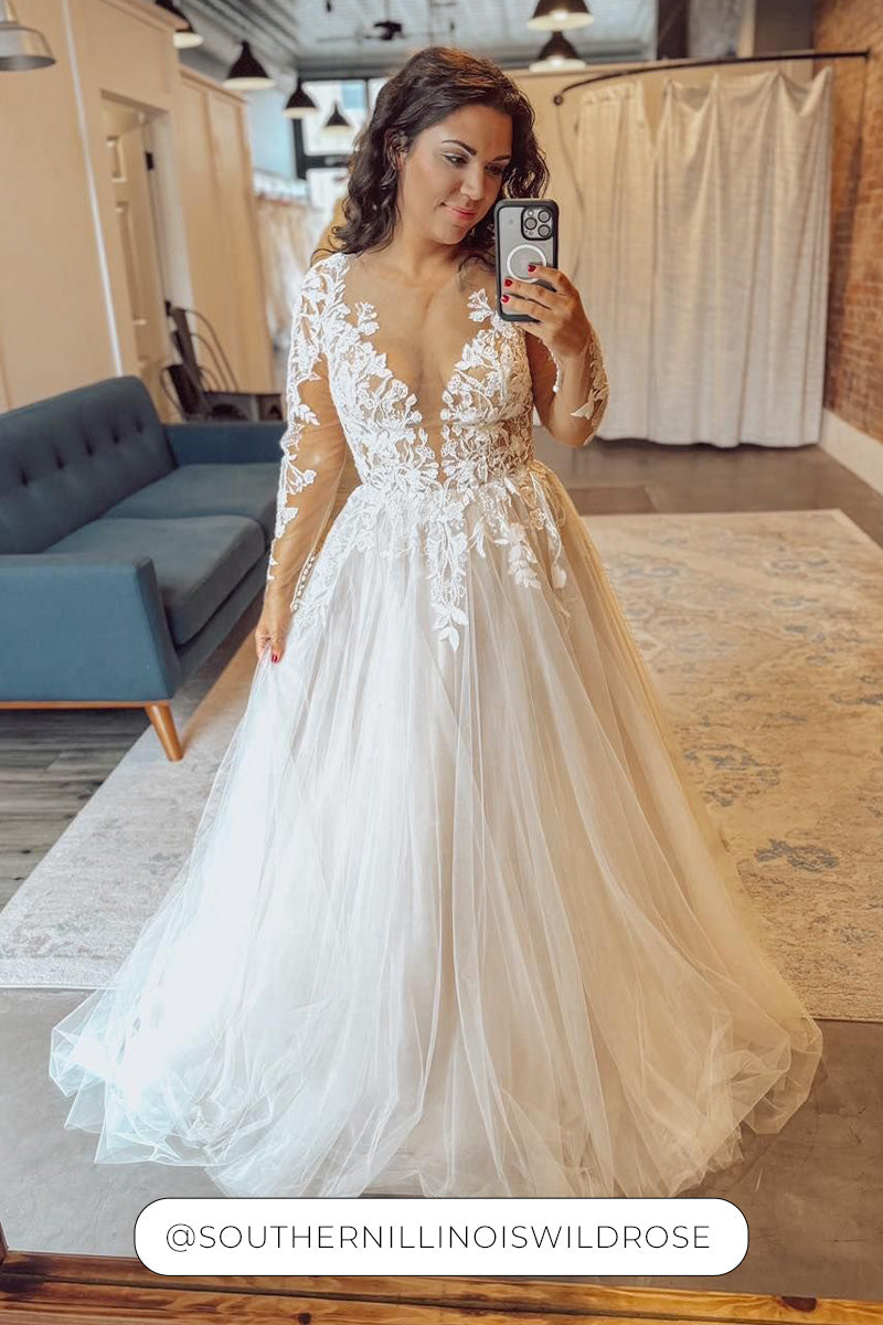 Kenya da Wild Rose Bridal | Murphysboro, condiviso su Instagram