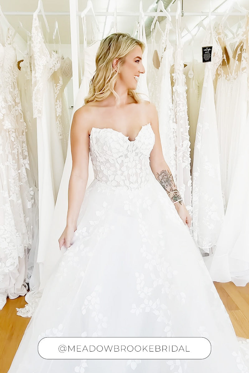 Dora da Meadowbrooke Bridal, condiviso su Instagram