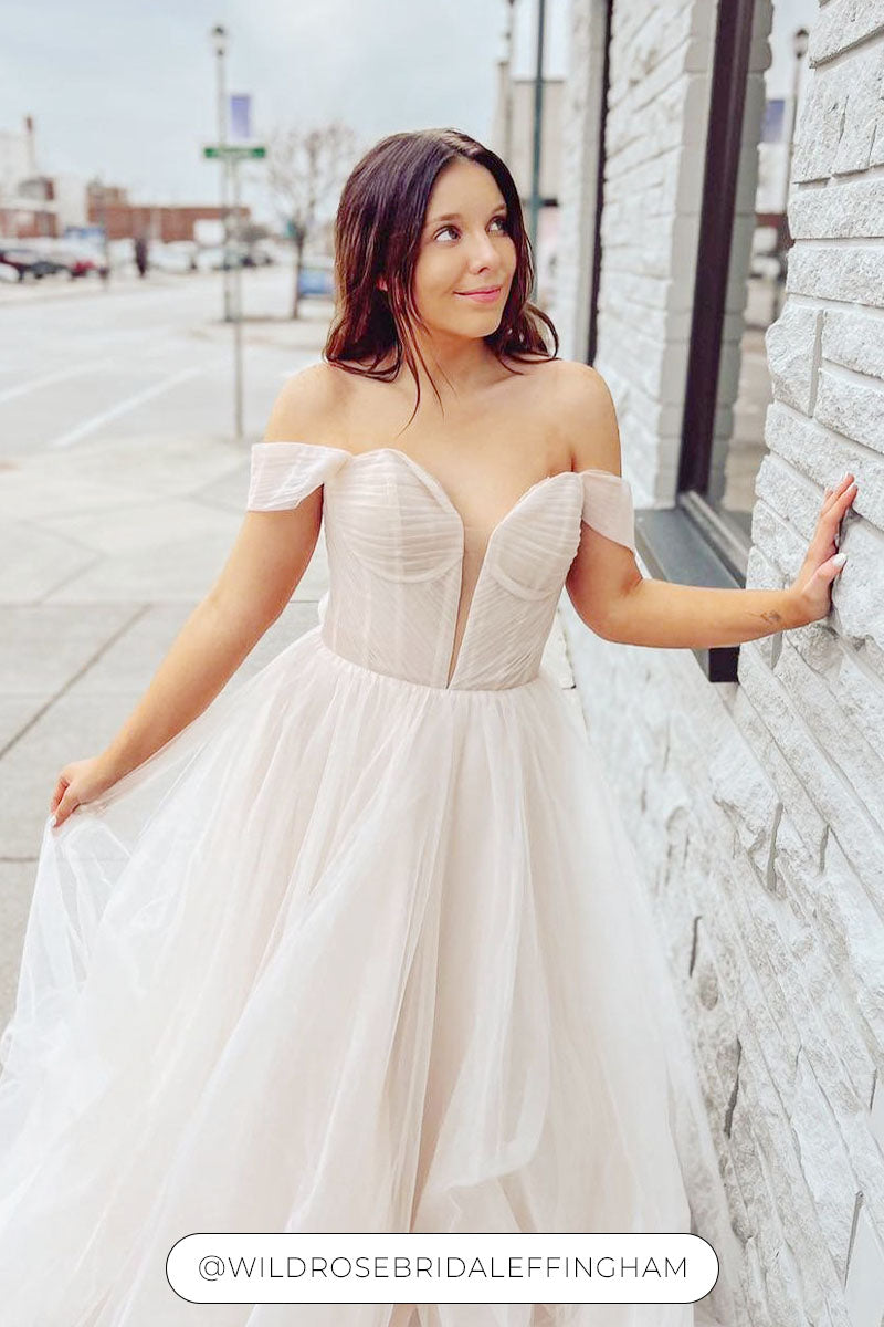 Angelina da Wild Rose Bridal | Effingham, condiviso su Instagram