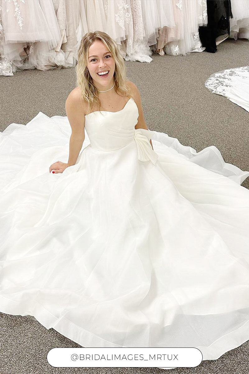 Julie da Linda's Bridal Images, condiviso su Instagram