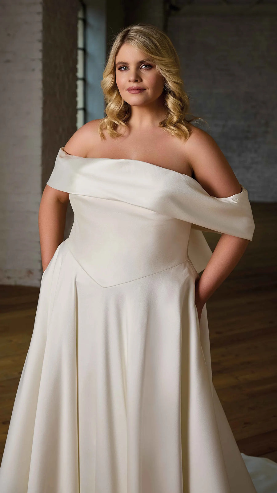 Lina-DT (UR731DT) — Eddy K Detachable Sleeve