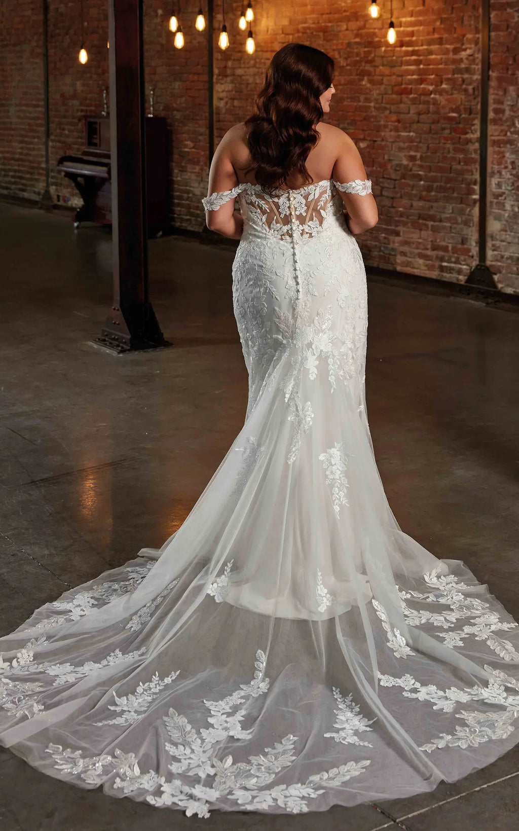 Avril (UR526) — Eddy K Curvy