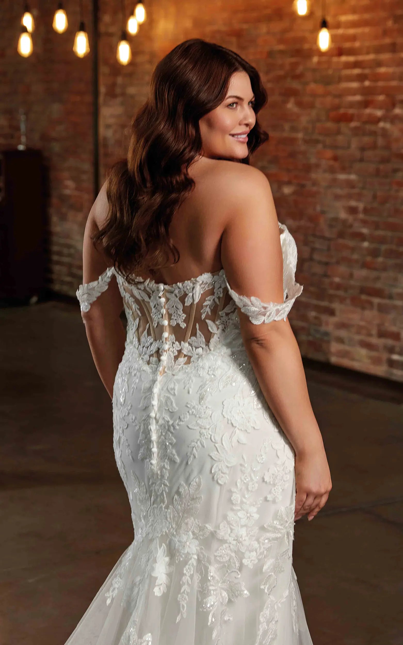 Avril (UR526) — Eddy K Curvy