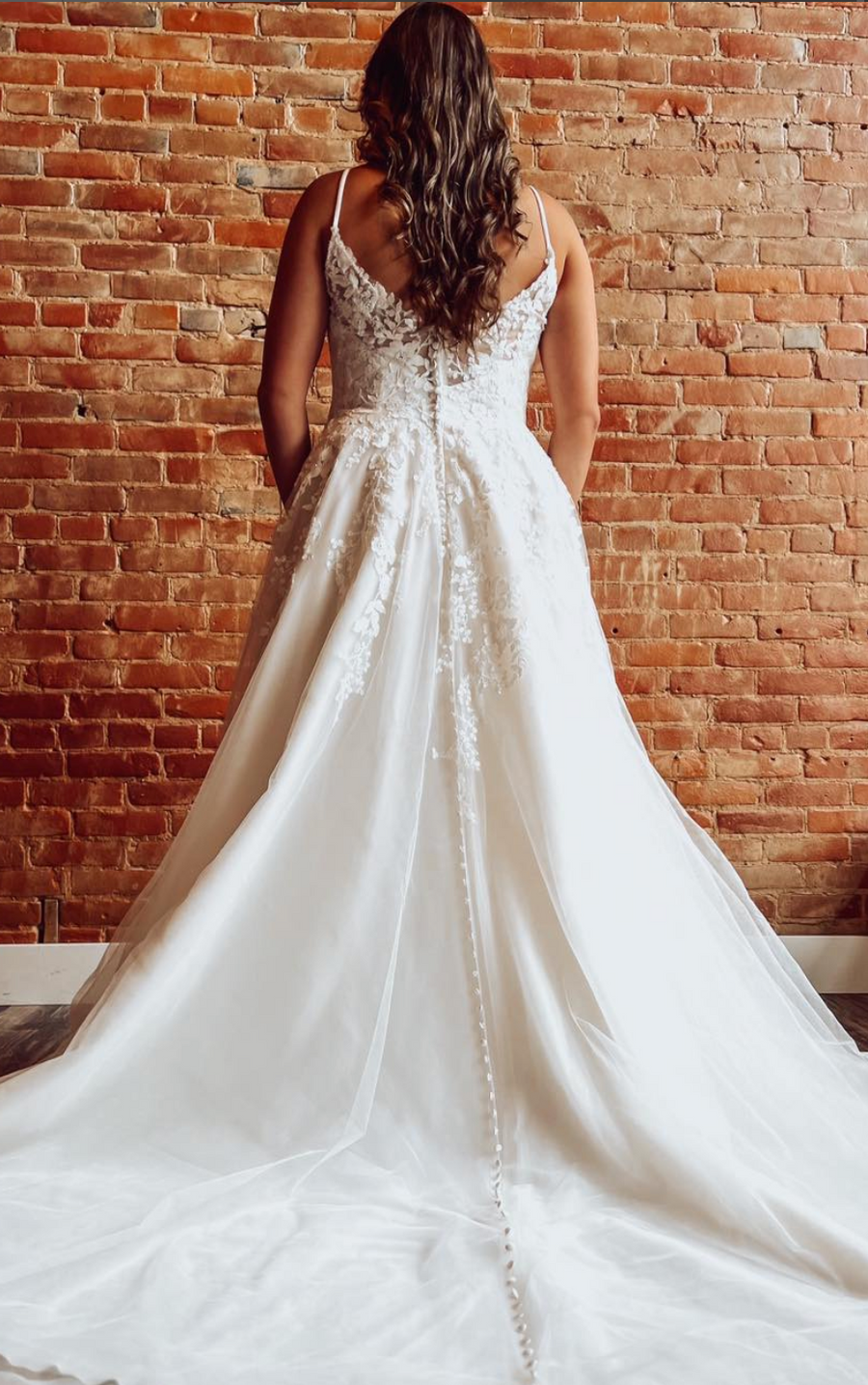 Chantal da Wild Rose Bridal | Murphysboro, condiviso su Instagram